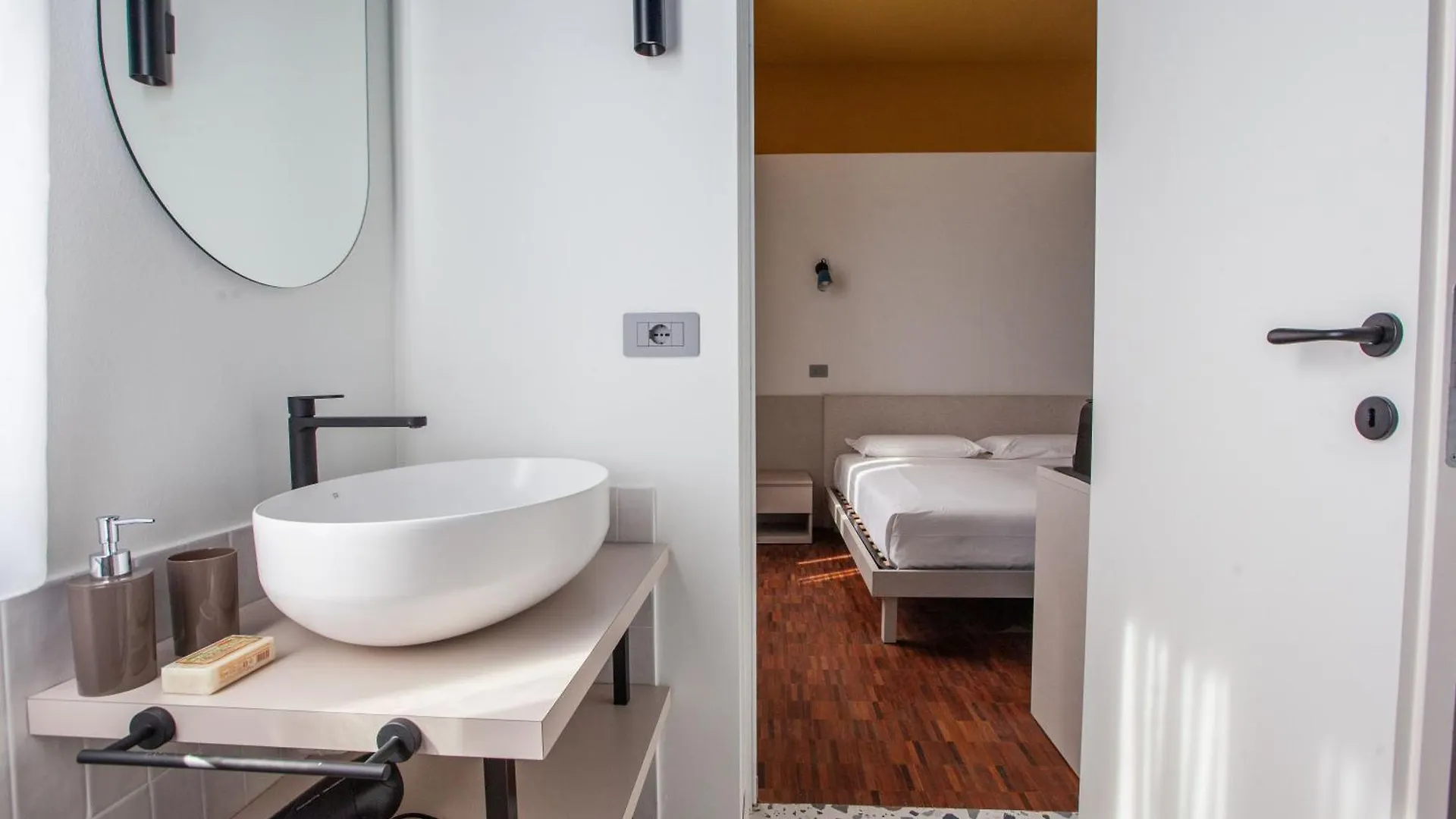 Cvm 19 Hotel Milan